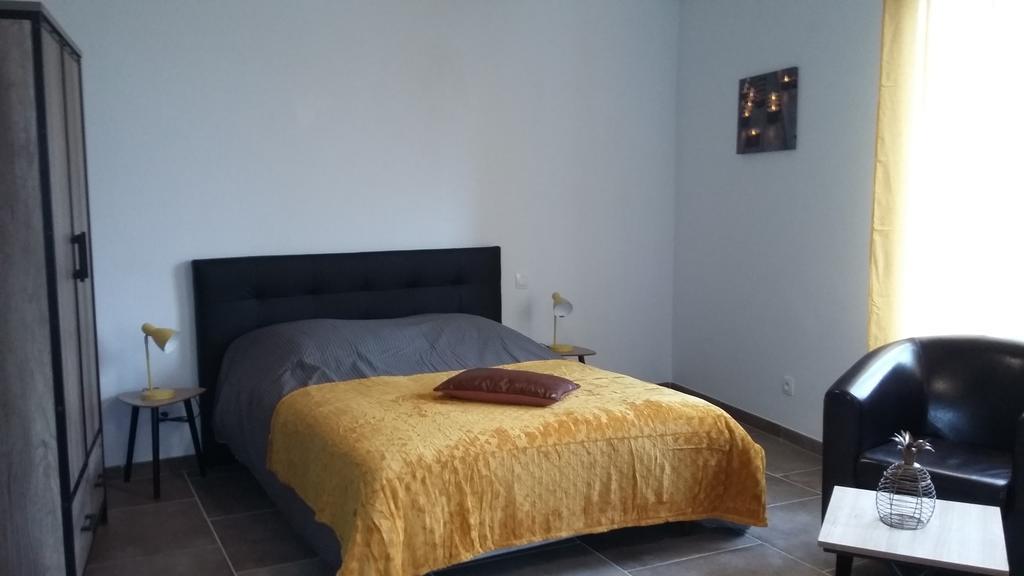 Appartement La Pomme D'Or LʼIsle-sur-la-Sorgue Exterior foto