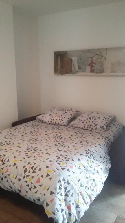 Appartement La Pomme D'Or LʼIsle-sur-la-Sorgue Exterior foto